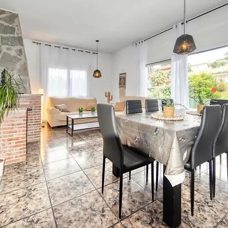 Sleeps 8 Pool Wifi Villa Lloret de Mar
