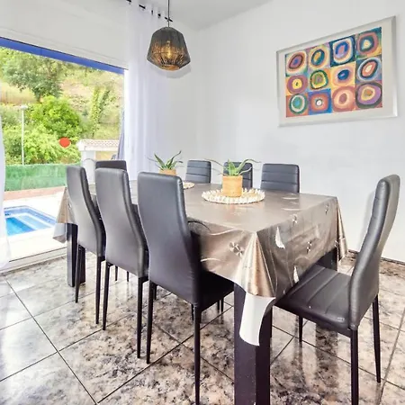 Sleeps 8 Pool Wifi