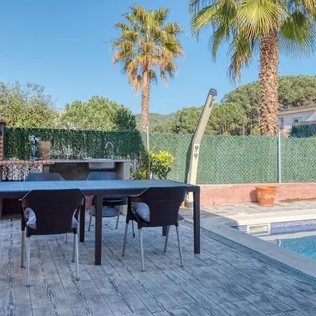 Villa Sleeps 8 Pool Wifi Lloret de Mar