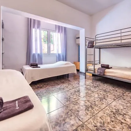Villa Sleeps 8 Pool Wifi