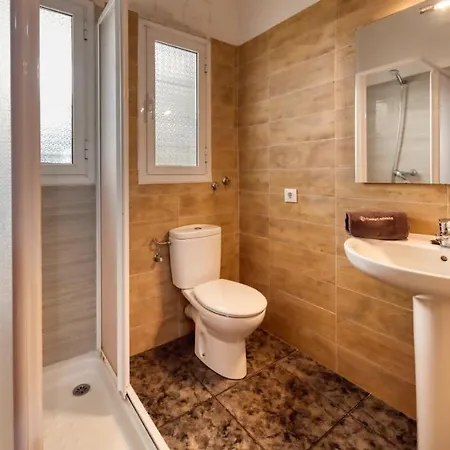 Villa Sleeps 8 Pool Wifi Lloret de Mar