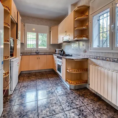 Villa Sleeps 8 Pool Wifi Lloret de Mar